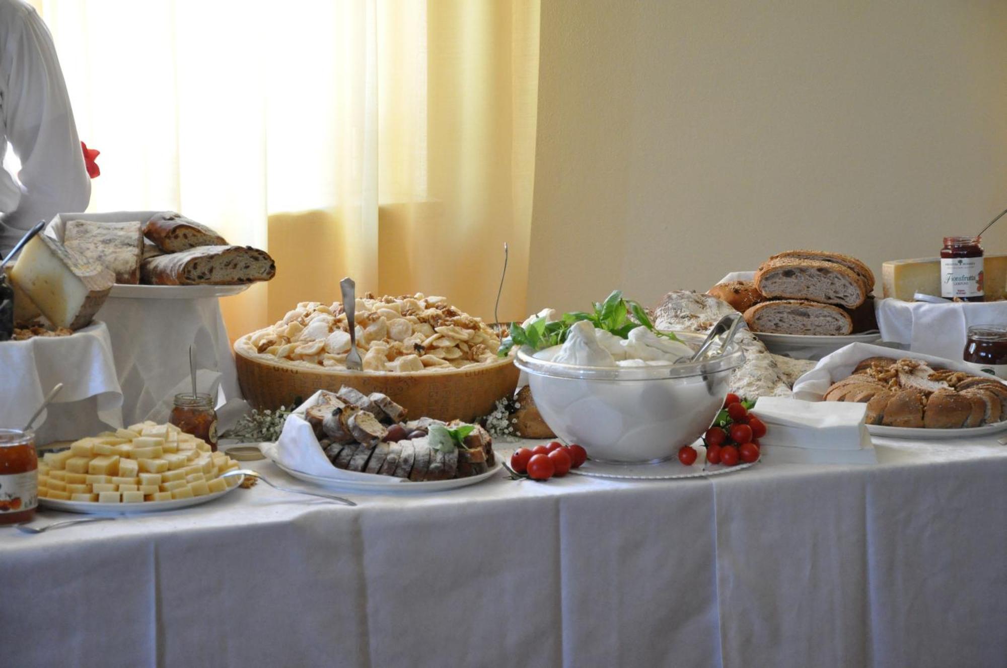 Impero Hotel Beauty & Spa - Bike Hotel Cantello Εξωτερικό φωτογραφία