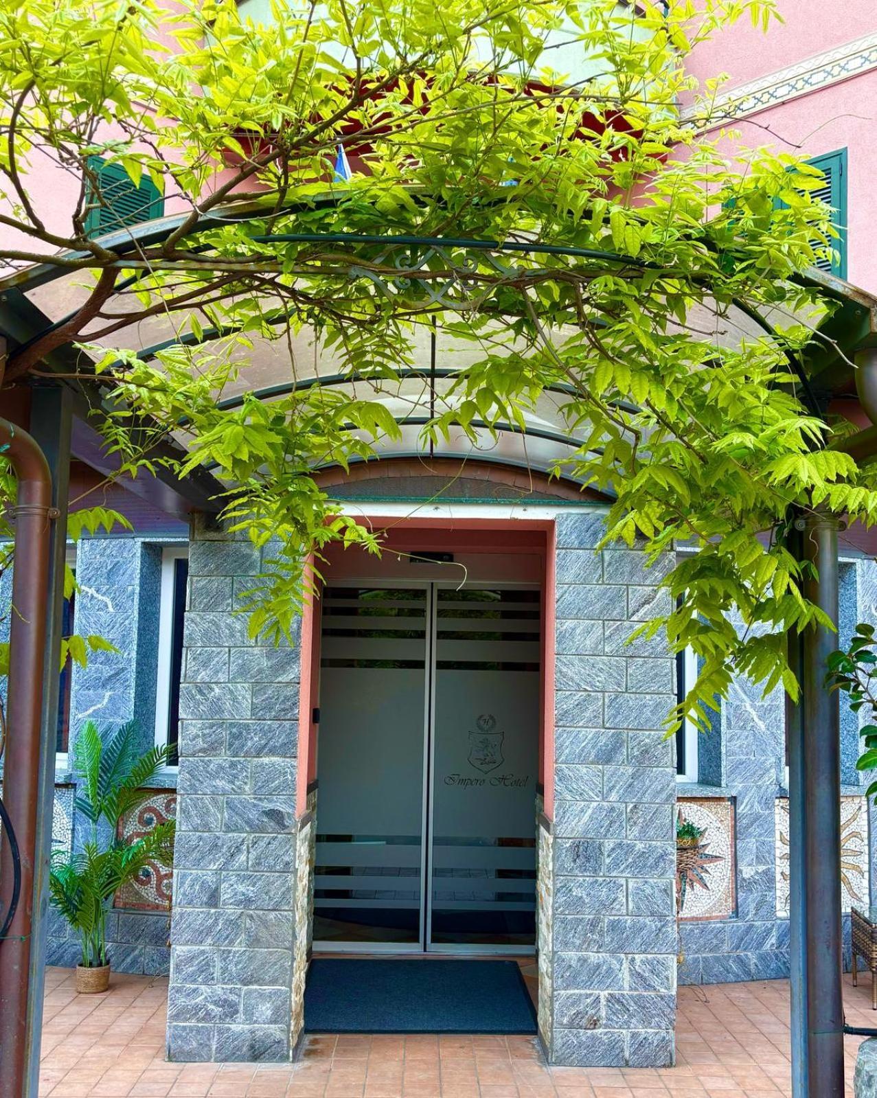 Impero Hotel Beauty & Spa - Bike Hotel Cantello Εξωτερικό φωτογραφία